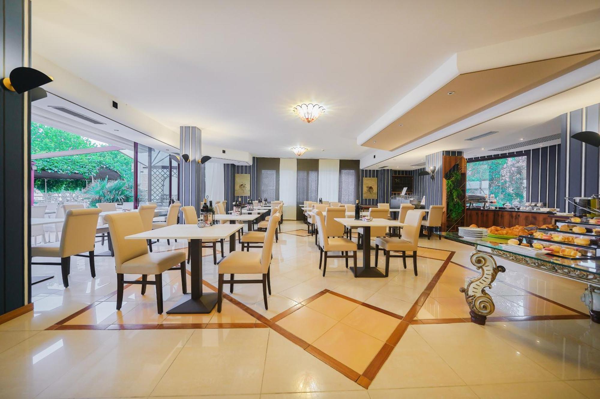 Kriss Internazionale Hotel Bardolino Kültér fotó