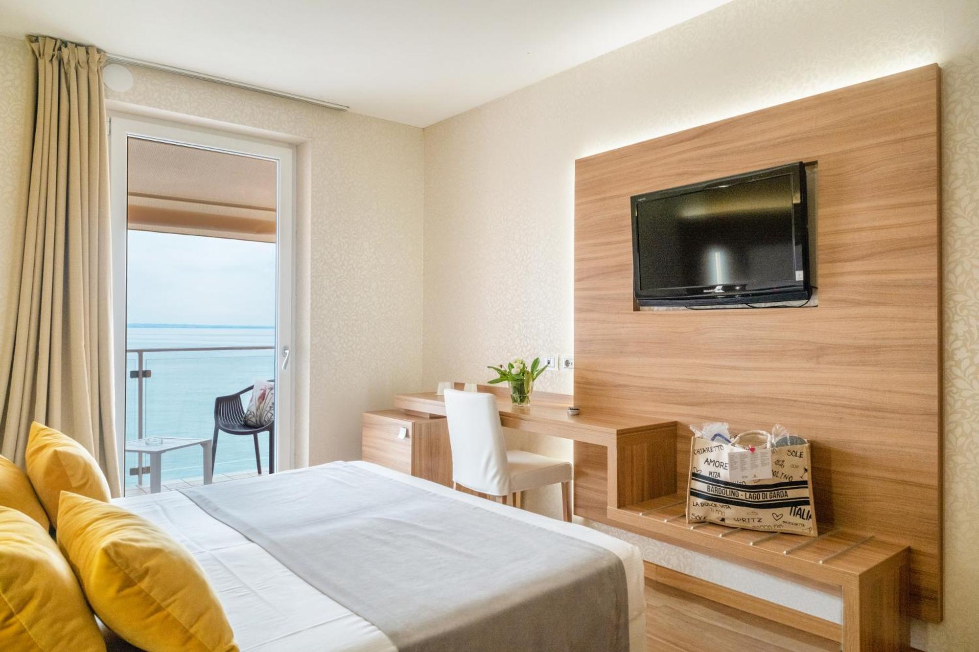 Kriss Internazionale Hotel Bardolino Kültér fotó