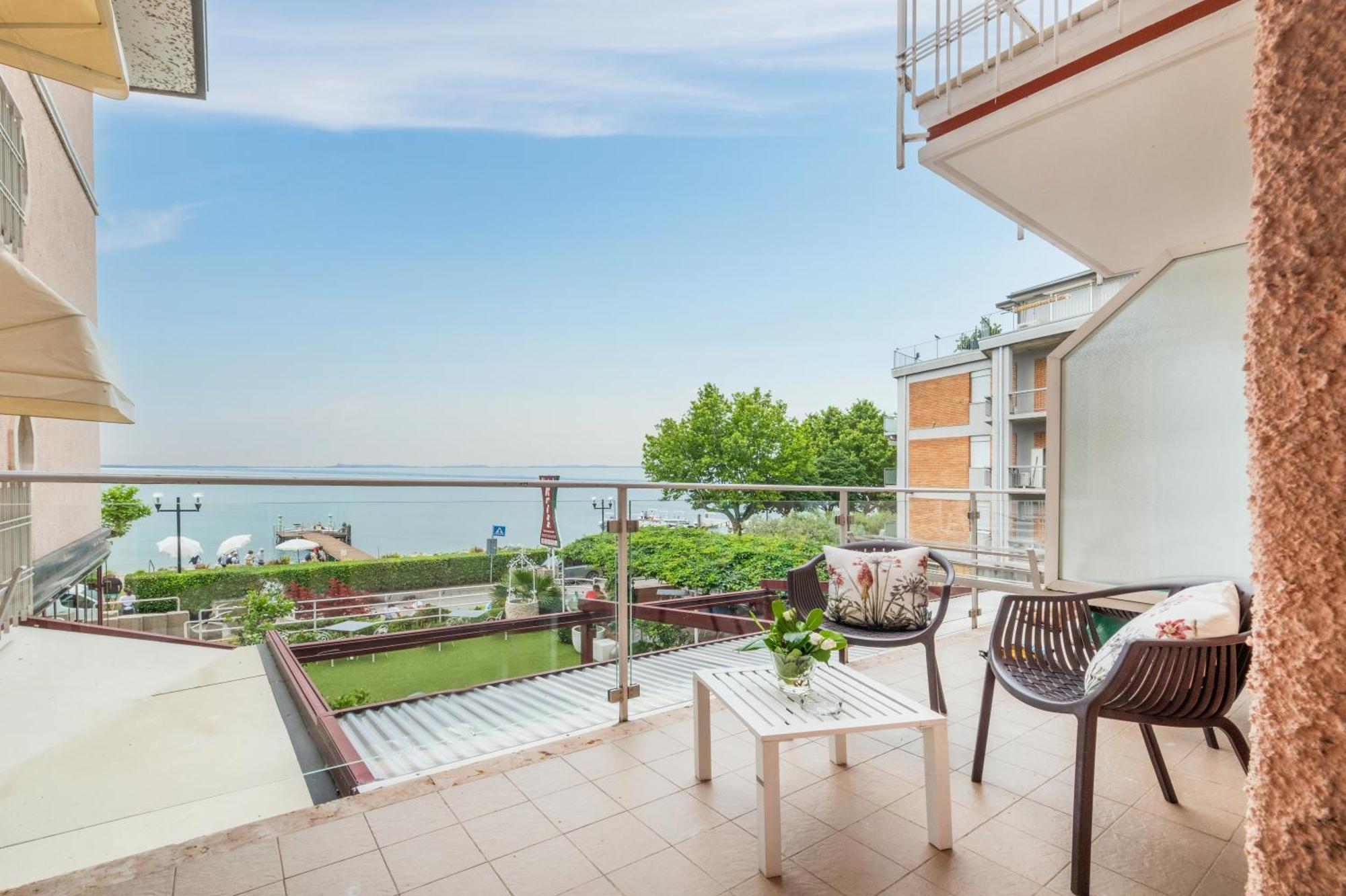Kriss Internazionale Hotel Bardolino Kültér fotó