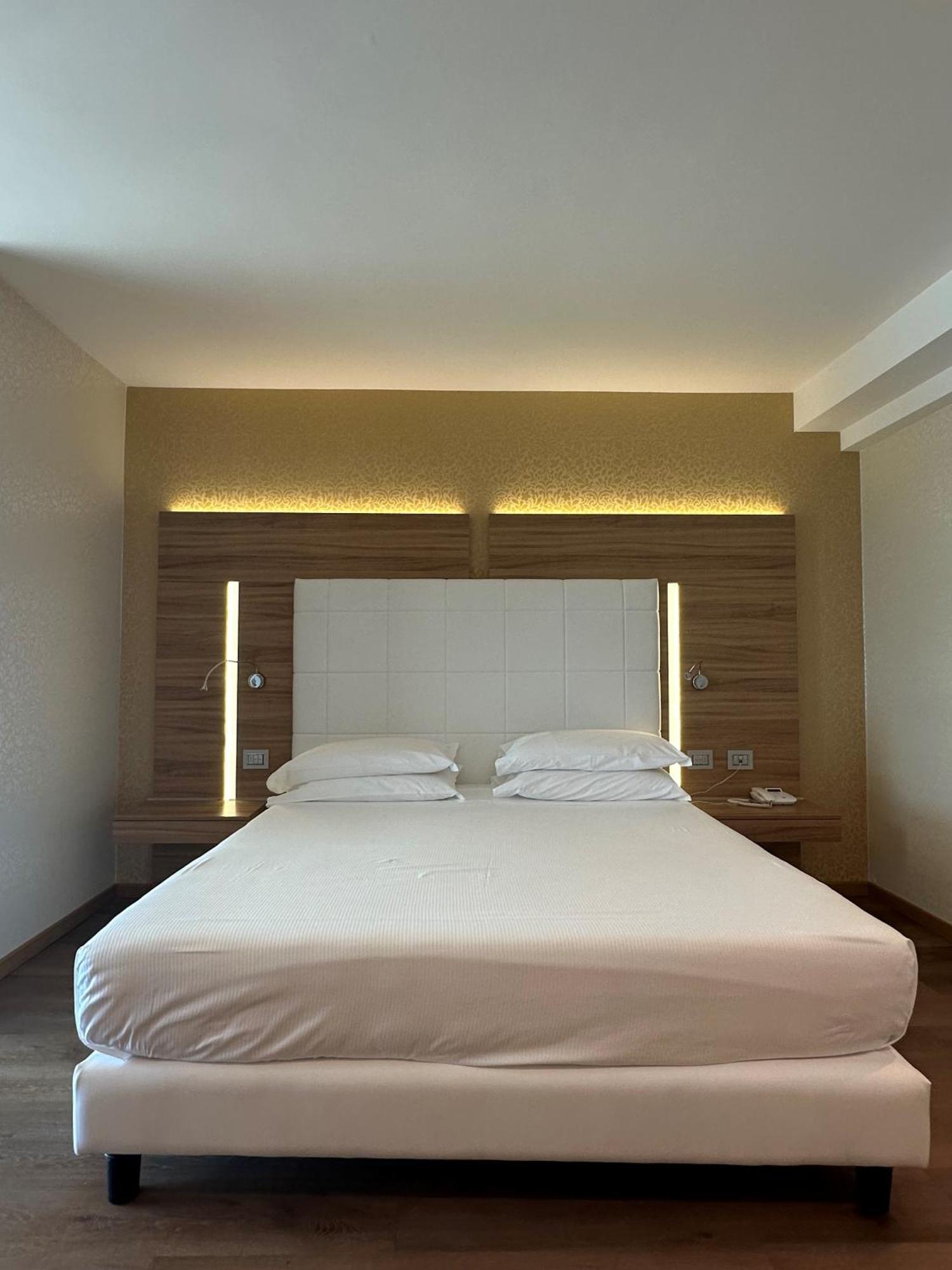 Kriss Internazionale Hotel Bardolino Kültér fotó