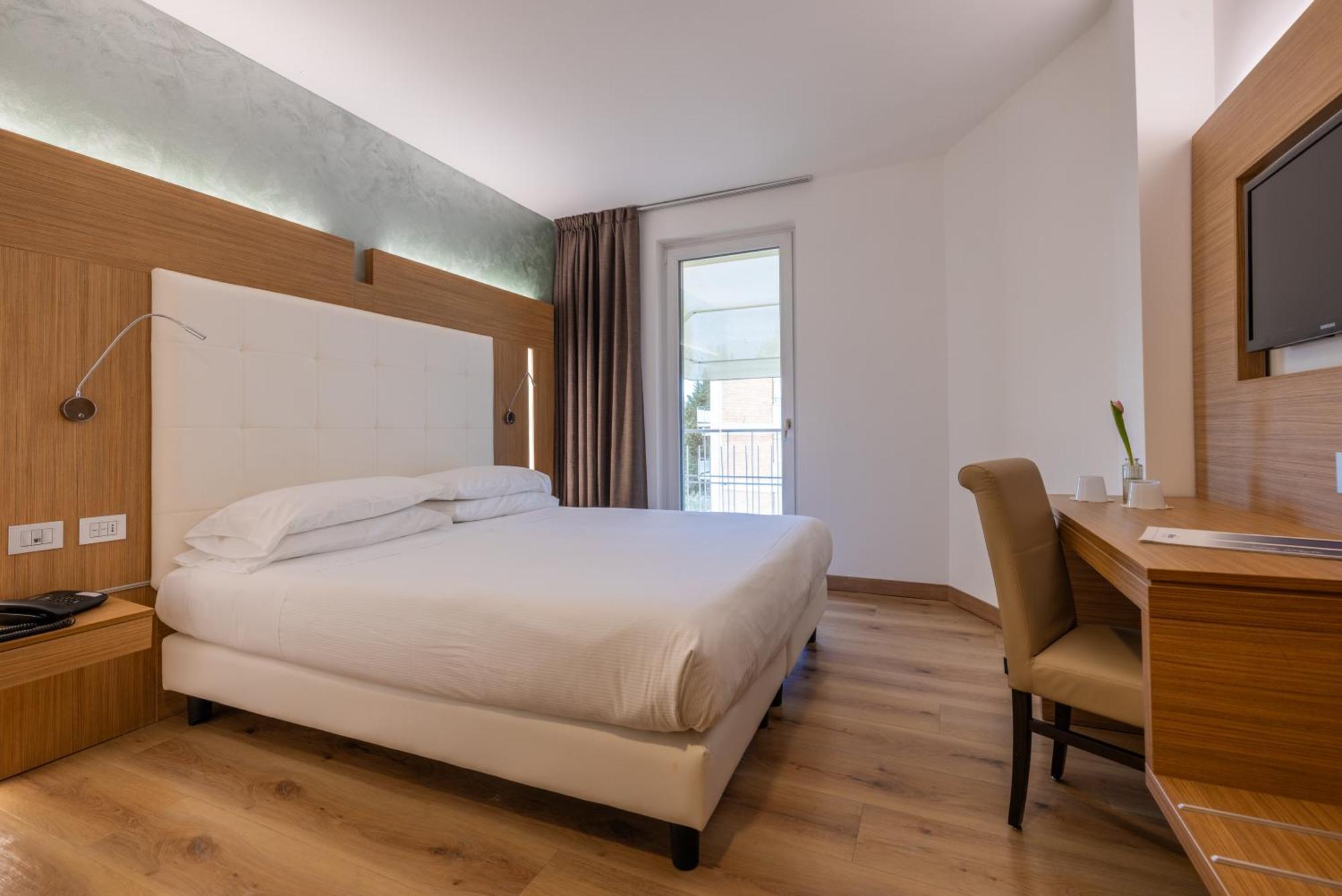 Kriss Internazionale Hotel Bardolino Kültér fotó