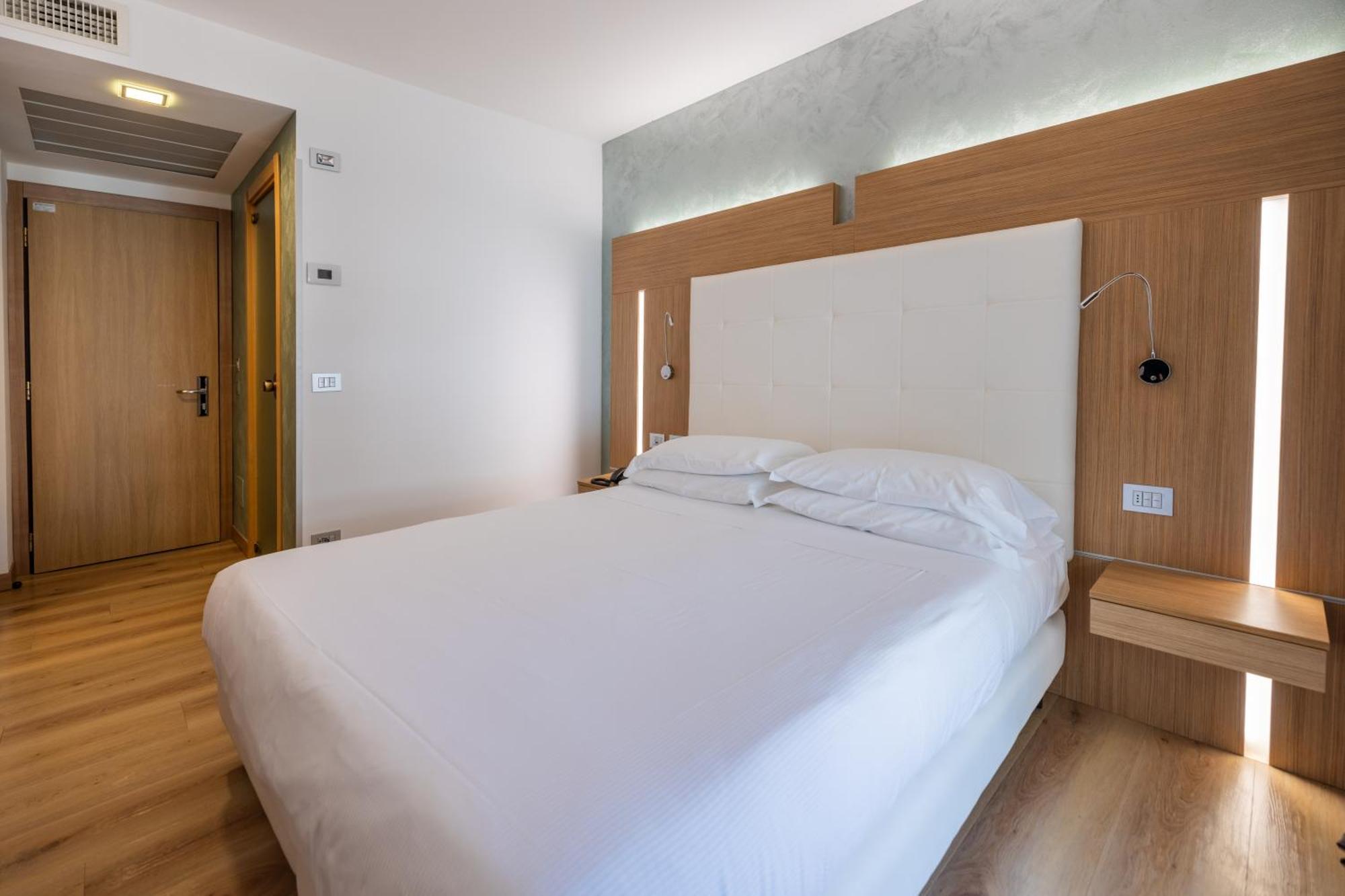 Kriss Internazionale Hotel Bardolino Kültér fotó