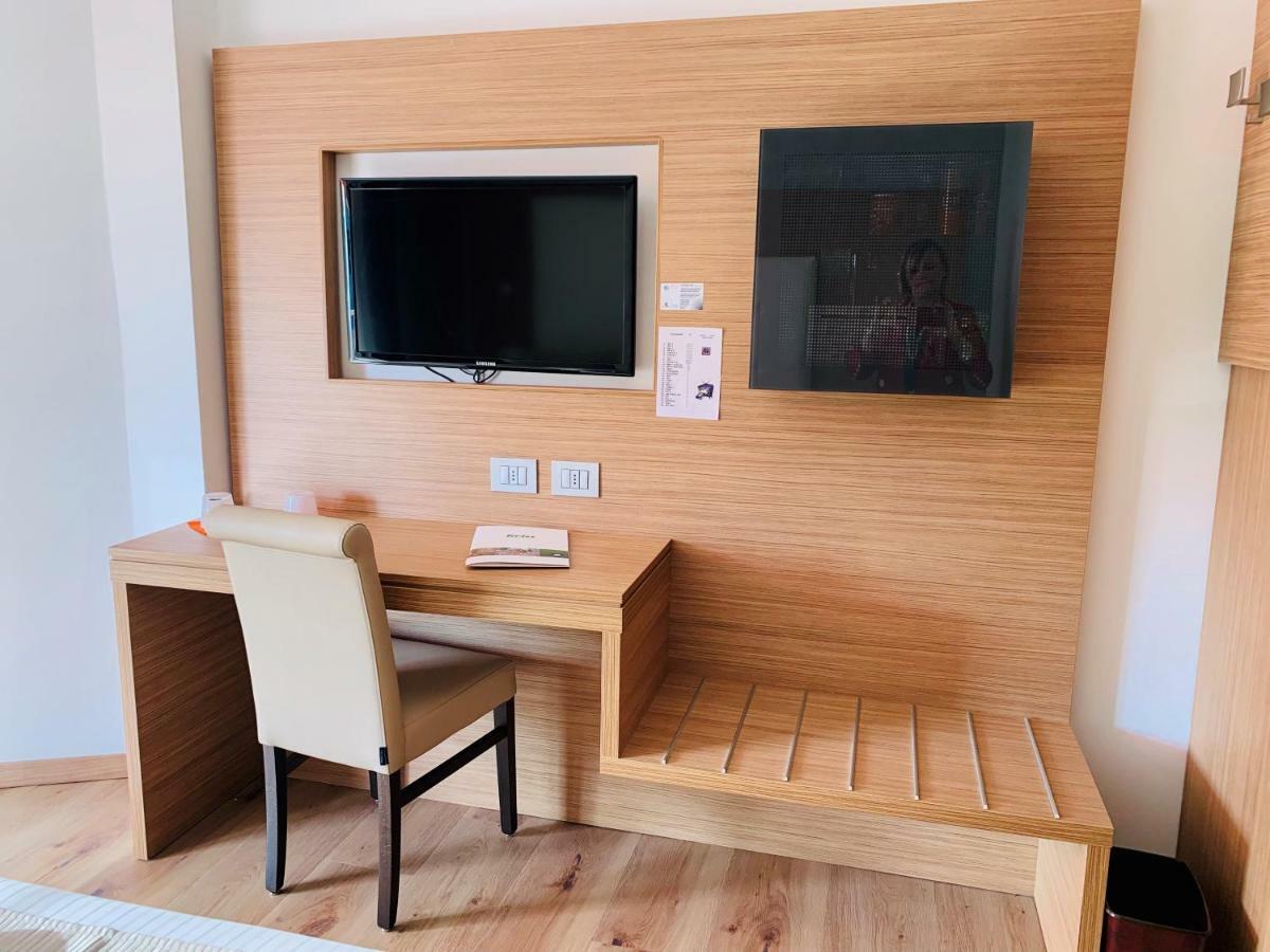 Kriss Internazionale Hotel Bardolino Kültér fotó